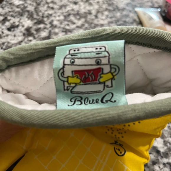 Oven mitt from Blue Q.. - Picture 3 of 3